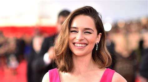 watch emilia clarke sing